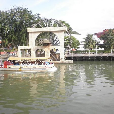 Vinz Hotel Malacca Exterior photo