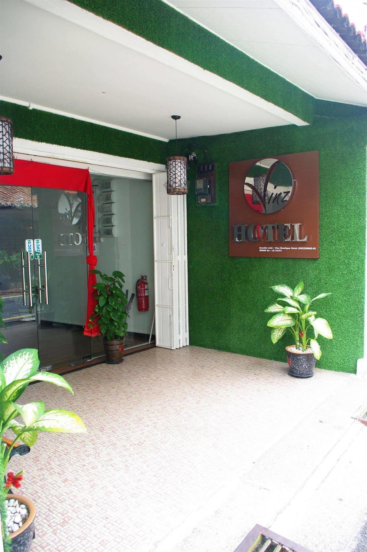 Vinz Hotel Malacca Exterior photo